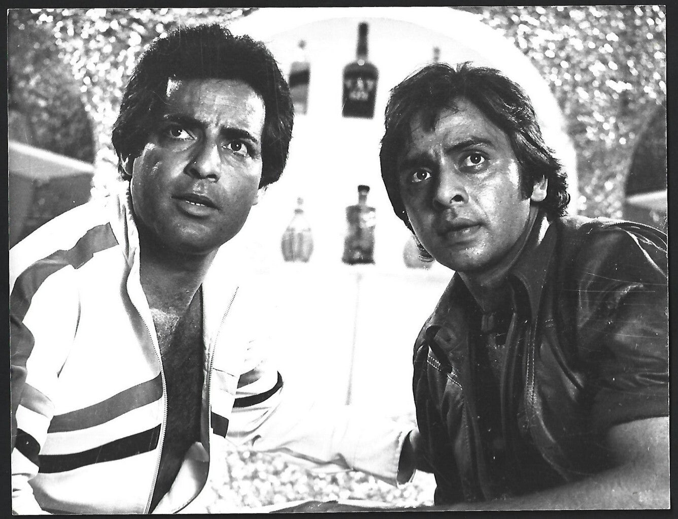 Bollywood vintage 7"x9" photograph - on the set VINOD MEHRA