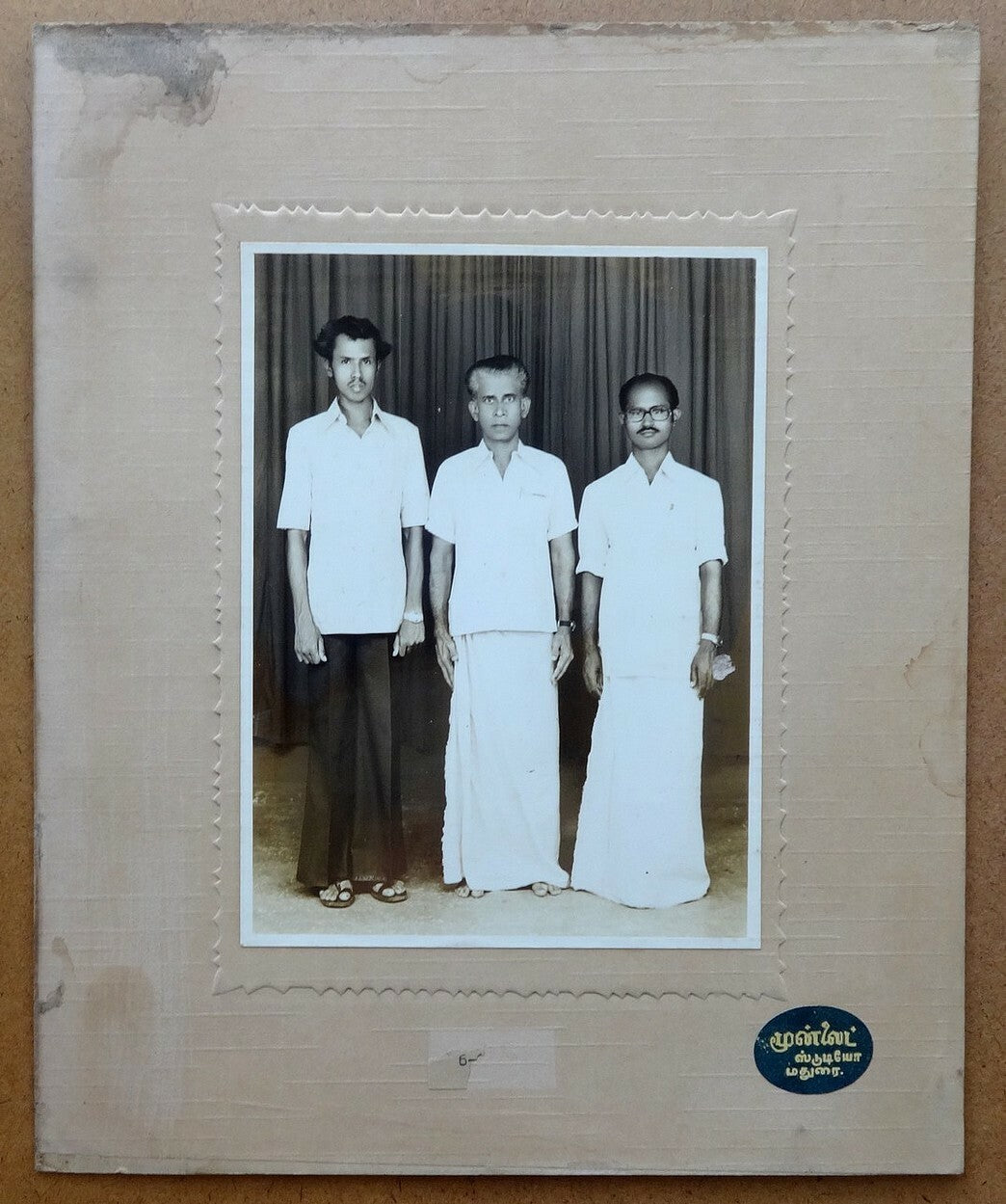 India vintage Tamil Family mounted photographs (5)