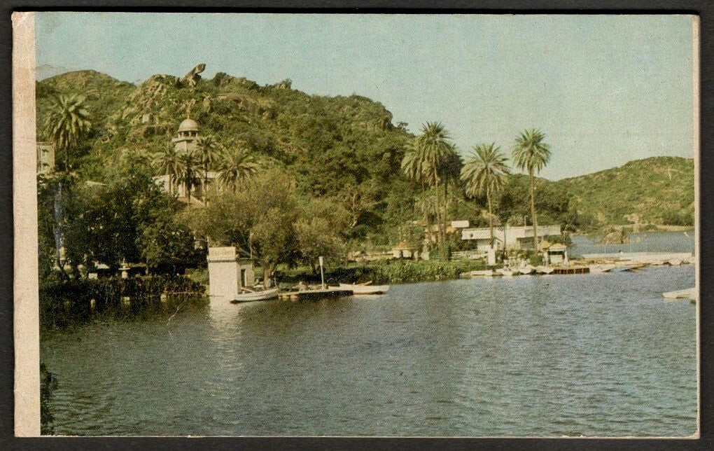 (AOP) India booklet of 10 vintage postcards MOUNT ABU