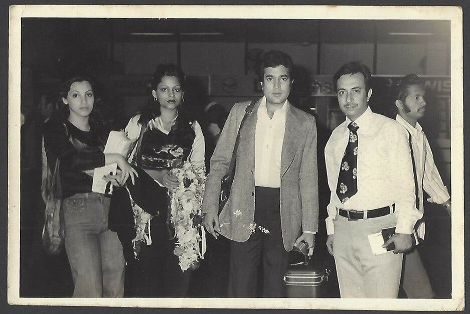 India Rajesh Khanna & Dimple at Bombay Airport 1970s 11cm x 16cm proof photo