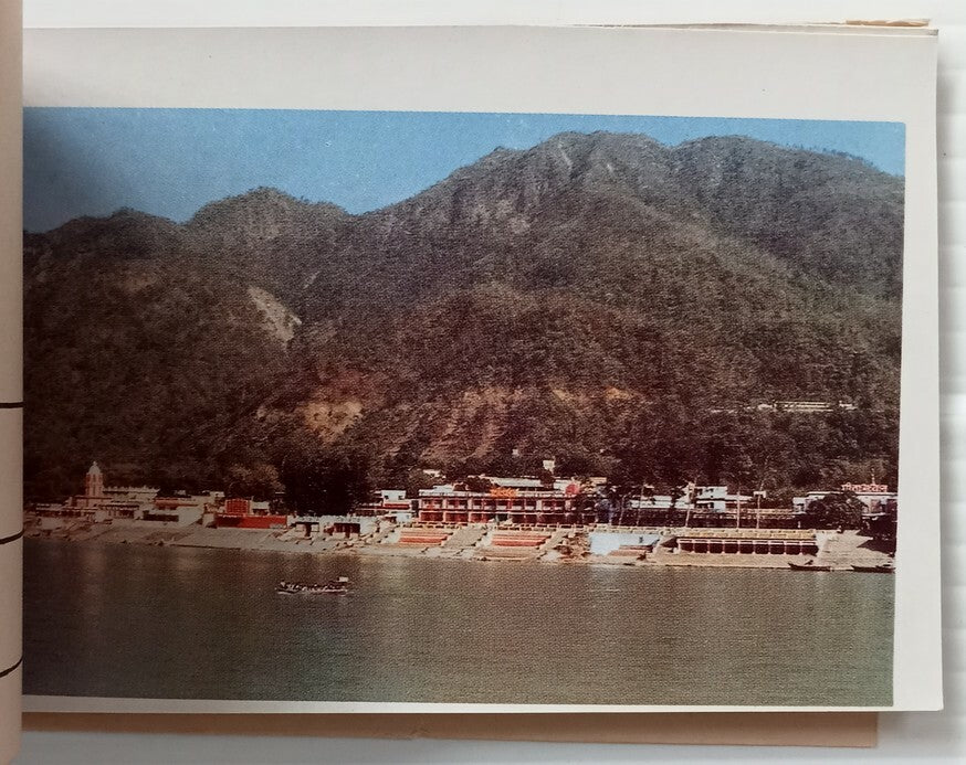 AOP India Badrinath Kedarnath Hardwar vintage tourist booklet of 16 postcards 