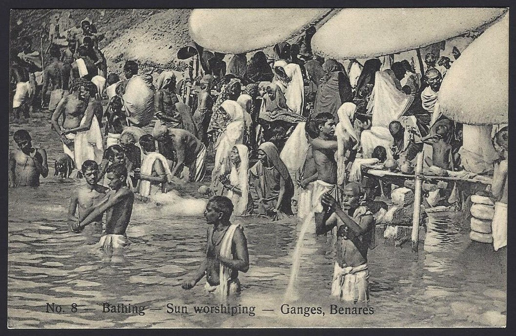 India vintage postcard BATHING-SUNWORSHIPING- GANGES, BENARES
