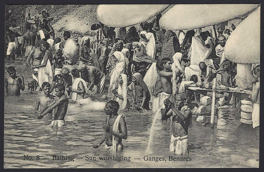 India vintage postcard BATHING-SUNWORSHIPING- GANGES, BENARES
