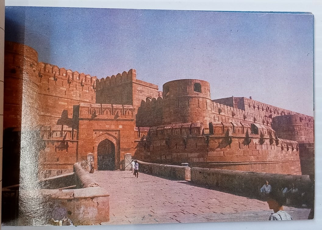 AOP India Tourist booklet of 18 postcards