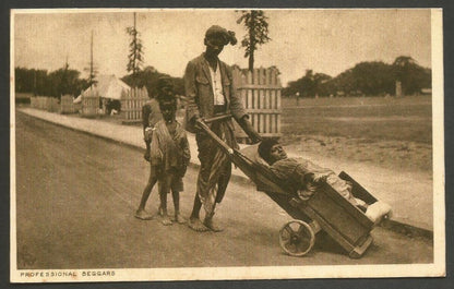India vintage postcard PROFESSIONAL BEGGARS