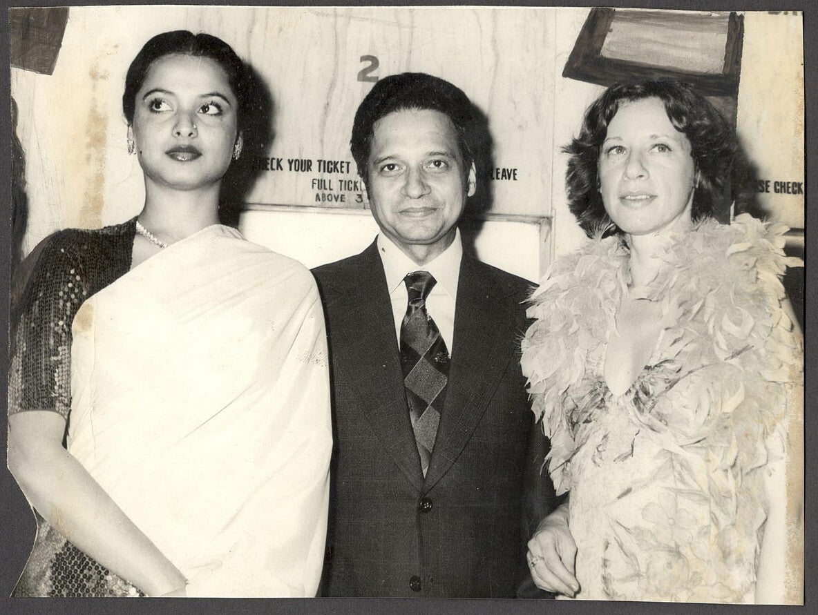 India Bollywood press photo REKHA 6" 7"
