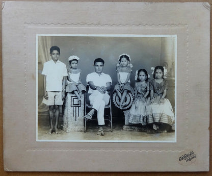 India vintage Tamil Family mounted photographs (5)