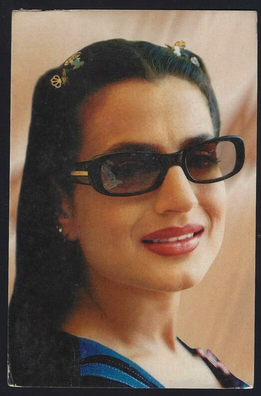 AOP India Bollywood AMISHA PATEL vintage postcard 