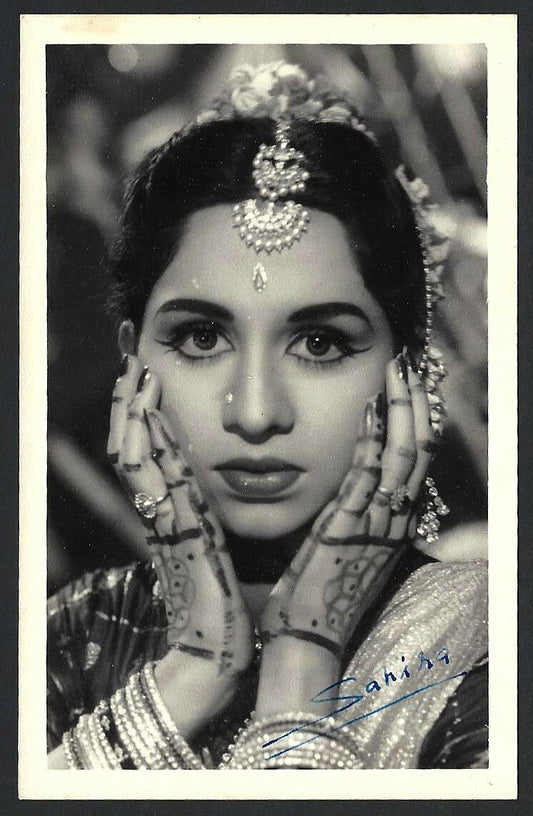 India Bollywood 1950s postcard signed Sahira of Chalti Ka Naam Gaadi