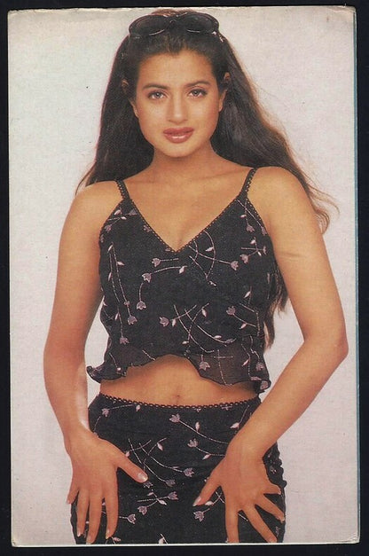 AOP India Bollywood AMISHA PATEL vintage postcard 