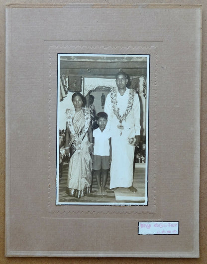 India vintage Tamil Family mounted photographs (5)
