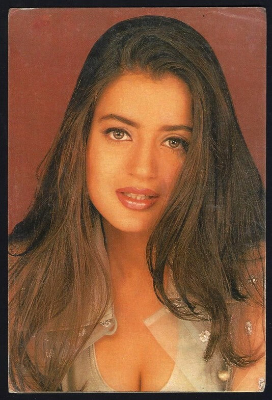 AOP India Bollywood AMISHA PATEL vintage postcard 