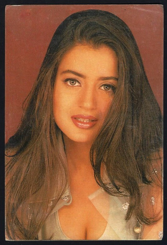 AOP India Bollywood AMISHA PATEL vintage postcard 