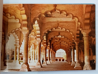 AOP India Tourist booklet of 18 postcards