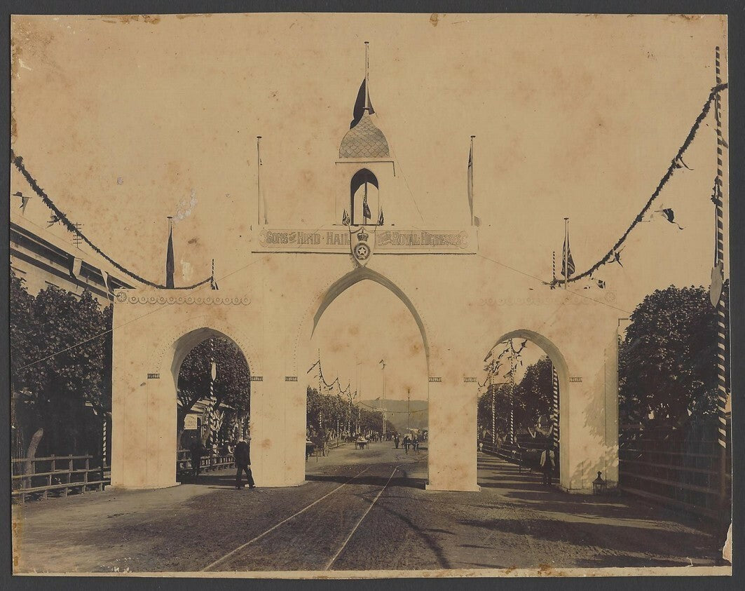 India 1911 King George V Coronation visit Welcome Gate mounted photo 16x20 cm