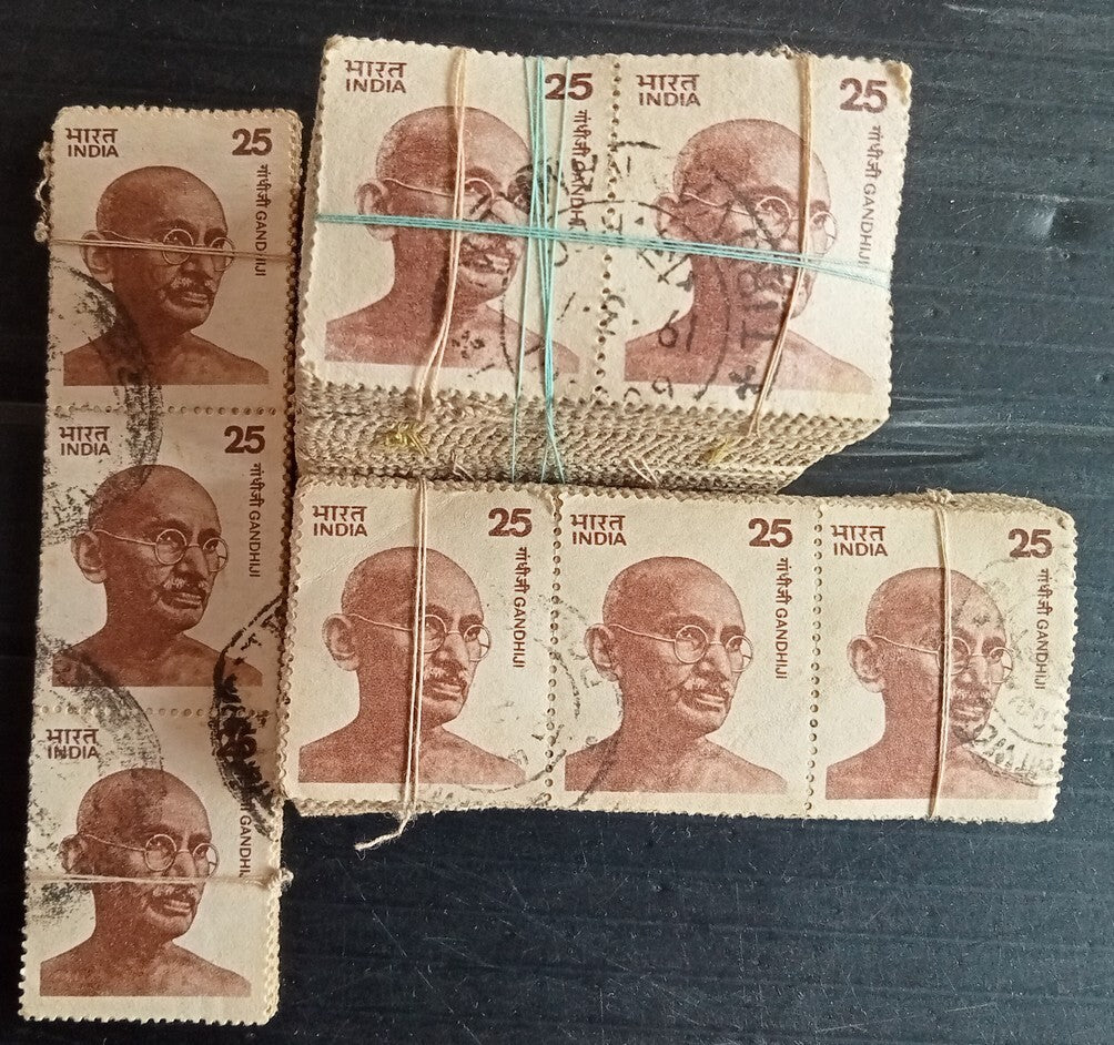India #676 1976 Gandhiji 25p used x 1000