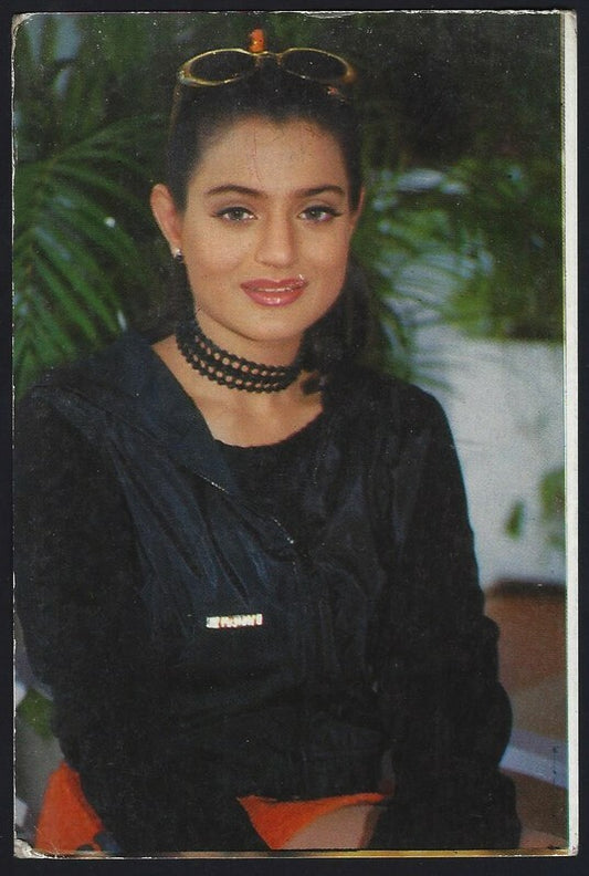 AOP India Bollywood AMISHA PATEL vintage postcard 