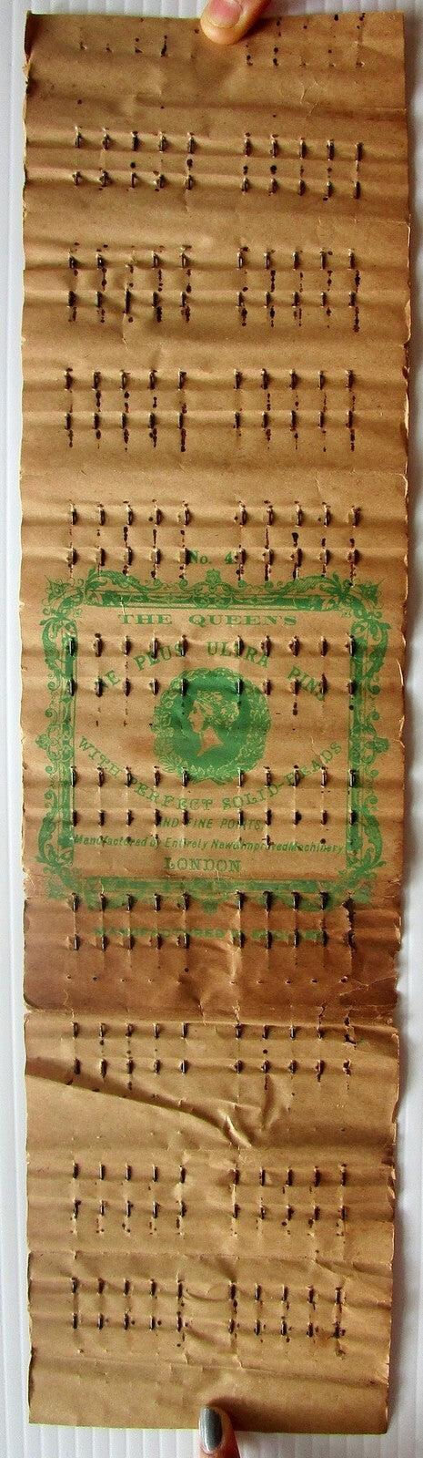 India Antique THE QUEEN’S NE-PLUS-ULTRA PINS sheet with 100 needles