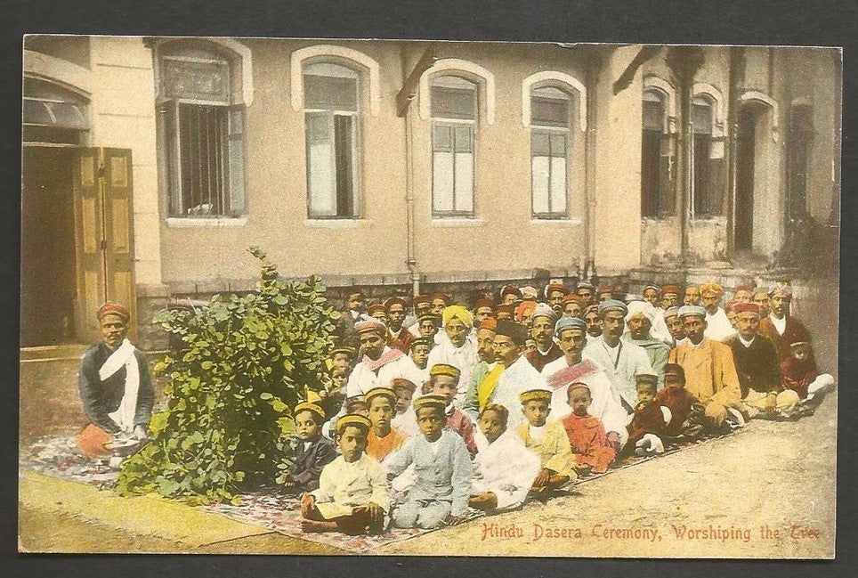 India vintage postcard HINDU DASERA CEREMONY, WORSHIPPING THE TREE