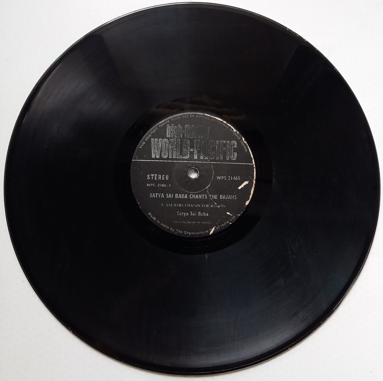 India World Pacific 33rpm Satya Sai Baba Chants the Bhajans